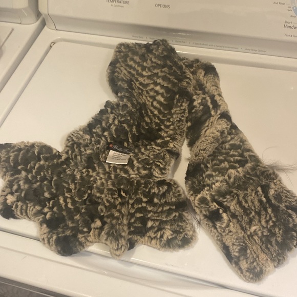 NWOT BELLE FARE pull-through fur scarf - Picture 4 of 6